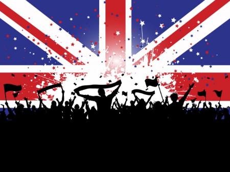 silueta_de_multitud_de_fondo_con_bandera_inglesa.jpg