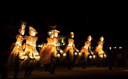 Encendido de luces navideñas y espectáculo "Alumbradoras de estrellas"